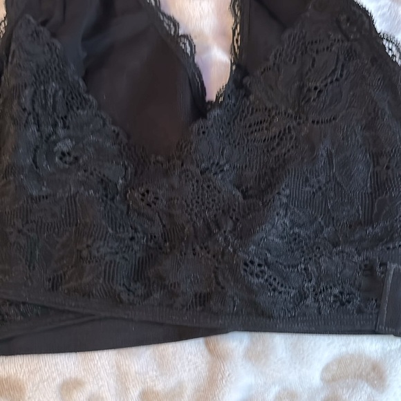 One CaraMia Bra 2X Black-reposh-never worn it is too small! ‼️🔻SALE🔻‼️ - Picture 3 of 8